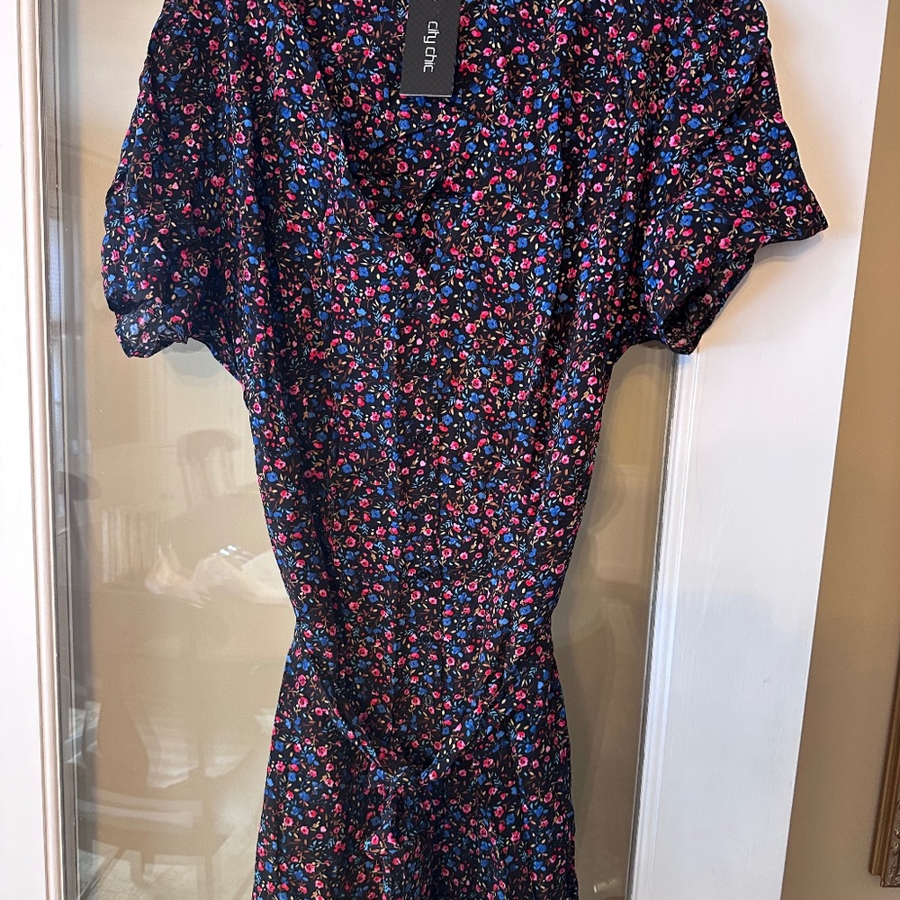 City Chic “Sweet Ditsy” Floral Dress Size 20W (NWT)